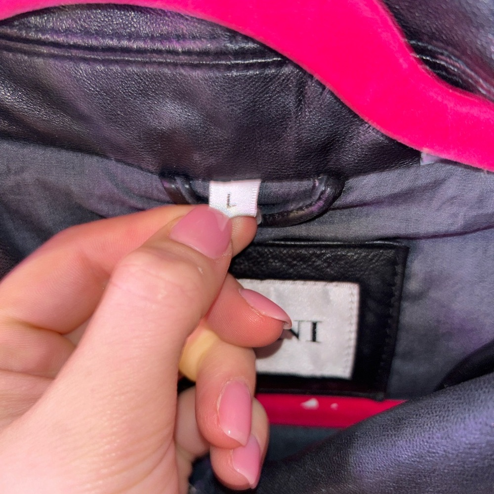 Leather jacket! - Picture 5 of 5